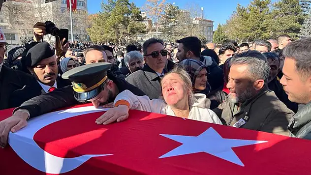 Aksaraylı şehit üsteğmen gözyaşlarıyla son yolculuğuna uğurlandı
