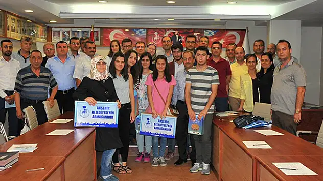 Akşehir Belediyesi başarılı öğrencileri ödüllendirdi