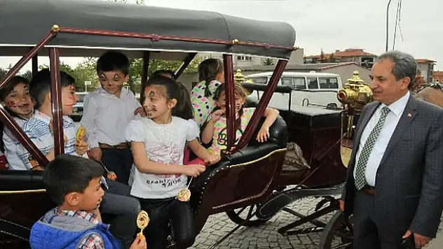 Akşehir Belediyesi'nden Çocuklara 23 Nisan Sürprizleri
