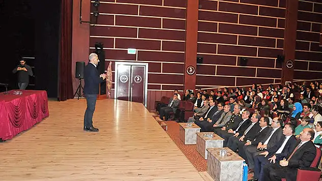 Akşehir Belediyesi'nden kitap desteği