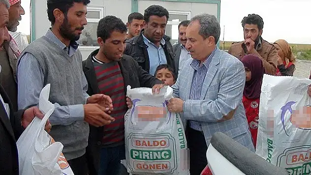 Akşehir Belediyesi'nden Tarım İşçilerine Erzak Yardımı