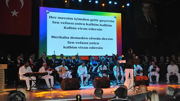 Akşehir Belediyesi TSM korosundan konser
