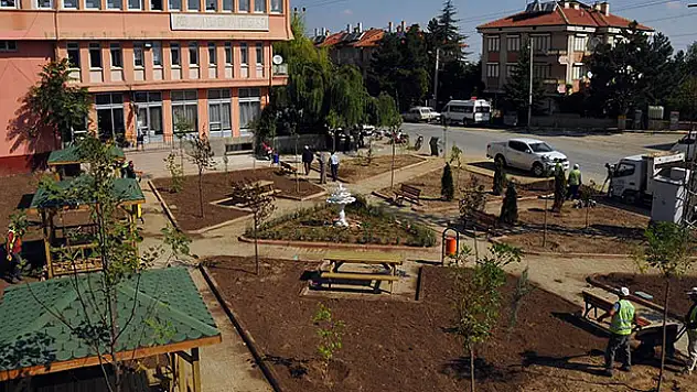 Akşehir Belediyesinden Atakent Mahallesine park