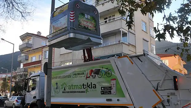 Akşehir Belediyesinden bir ilk daha yeni nesil çöp konteynerleri hizmette
