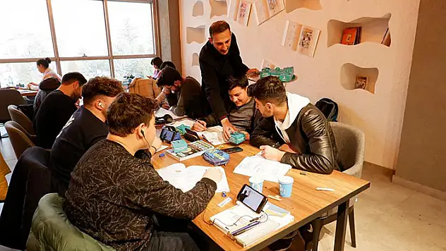 Akşehir Belediyesinden kandil simidi ikramı
