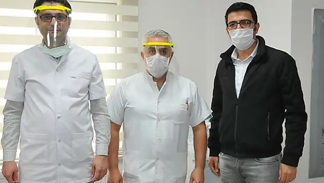 Akşehir Belediyesinden siperlikli maske dağıtımı