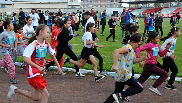 Akşehir'de 4. Zekai Baloğlu Atletizm Yarışmasına yoğun ilgi
