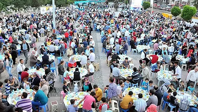 Akşehir'de 731 Yıl Sonra Nasreddin Hoca ile İftar Coşkusu