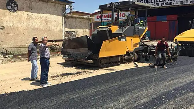 Akşehir'de asfaltlama çalışmaları sürüyor