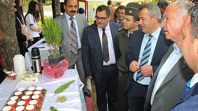 Akşehir'de Bilim Fuarı açıldı