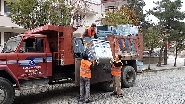 Akşehir'de çöp konteynerleri yenileniyor