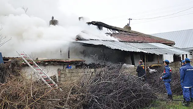 Akşehir'de ev yangını