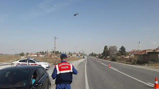 Akşehir'de helikopterle trafik denetimi