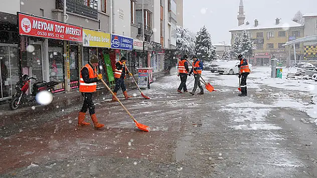 Akşehir'de kar temizliği çalışmaları