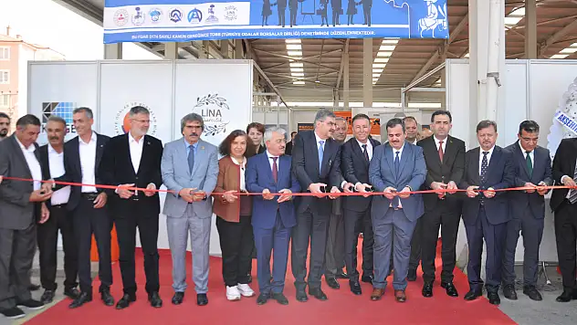 Akşehir'de kariyer günü: İş arayan gençler buraya akın etti