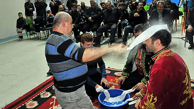 Akşehir'de Kavuk Sende Sohbetleri sürüyor