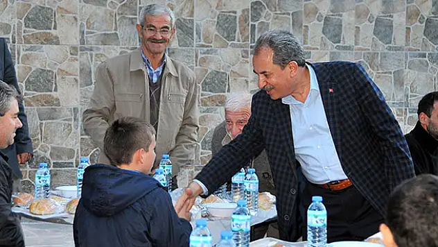 Akşehir'de mahalle iftarları geleneği sürüyor