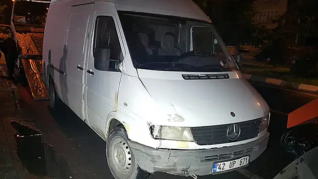 Akşehir'de Minibüs Motosiklete Çarptı: 1 Yaralı