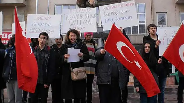 Akşehir'de Özgecan Aslan için Yürüyüş düzenlendi