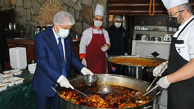 Akşehir'de ramazan dayanışmasıyla ihtiyaç sahiplerinin yüzü gülüyor