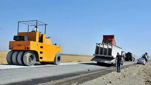Akşehir'de Sathi Kaplama Çalışmaları Sürüyor