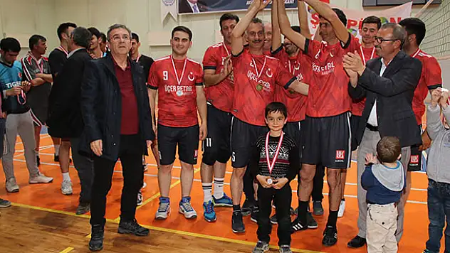 Akşehir'de Şipitin Çıksın Voleybol Turnuvası sonuçlandı