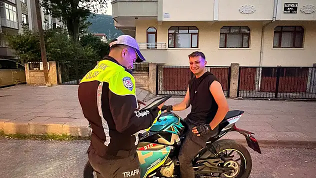 Akşehir'de trafik polisleri denetimlerini sürdürüyor