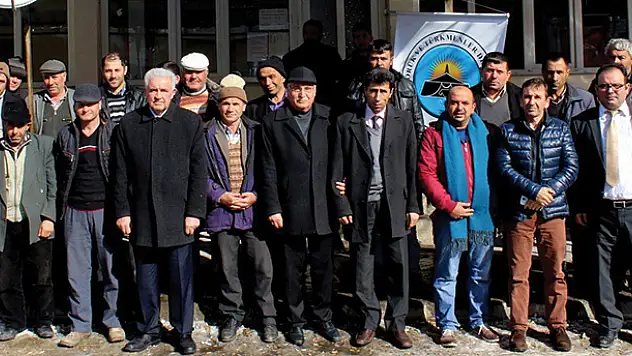 Akşehir'de yörükler çilek ve kiraz üretiminde konusunda bilgilendirildi
