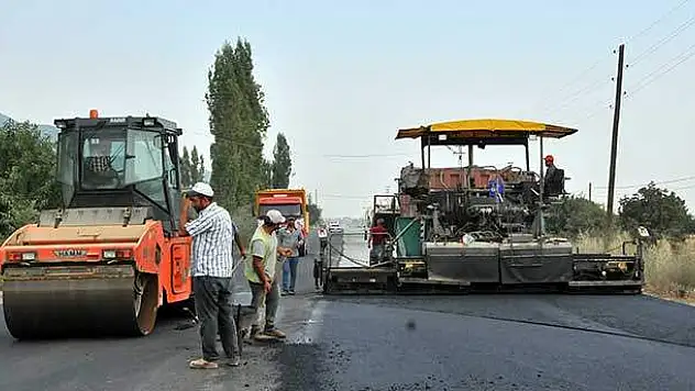 Akşehir Gazi Bulvarı'nda Asfaltlama Çalışmaları