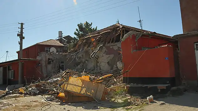 Akşehir genelevi yıkıldı