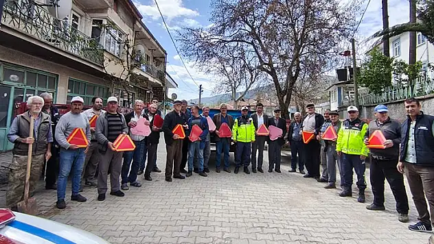 Akşehir İlçe Jandarma Komutanlığı'ndan traktör kazalarını önleme çalışması