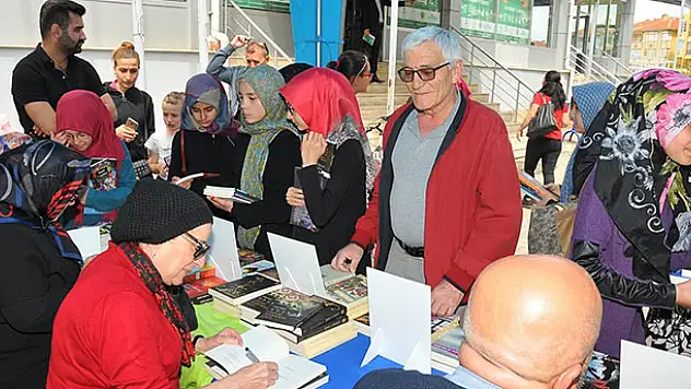 Akşehir Kitap Fuarı 12 yazarın imza günüyle sona erdi