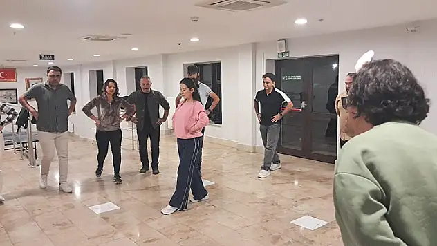 Akşehir KOMEK'te halk oyunları kursu başladı