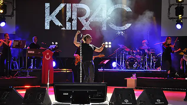 Akşehir Onur Günü etkinlikleri Kıraç konseriyle son buldu
