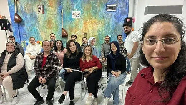 Akşehir Türkü Topluluğu, çalışmalarını Sade Sanat Atölyesi'nde sürdürüyor