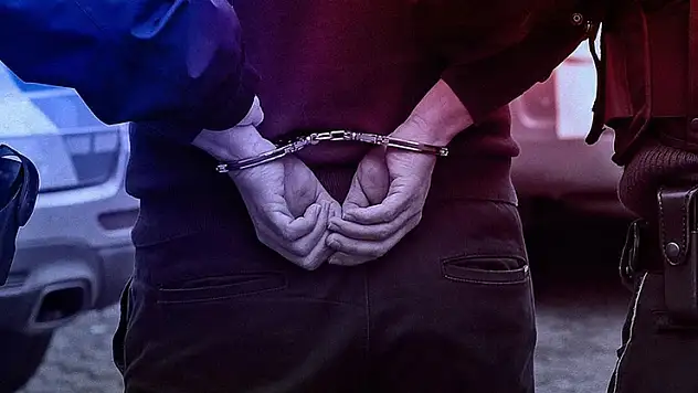 Akşehir'de aracında kaçak silahlarla yakalanan şüpheli tutuklandı