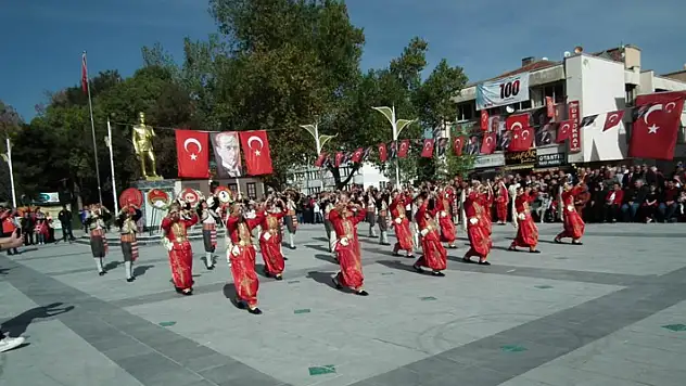 Akşehir'de Cumhuriyet'in 100. Yılı çeşitli etkinliklerle kutlandı
