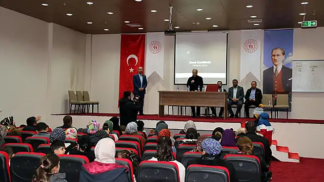 Akşehir'de depremzedeler için özel kandil programı
