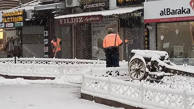 Akşehir'de ekiplerden kar seferberliği
