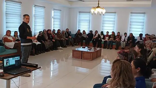 Akşehir'de 'En İyi Narkotik Polisi Anne' semineri
