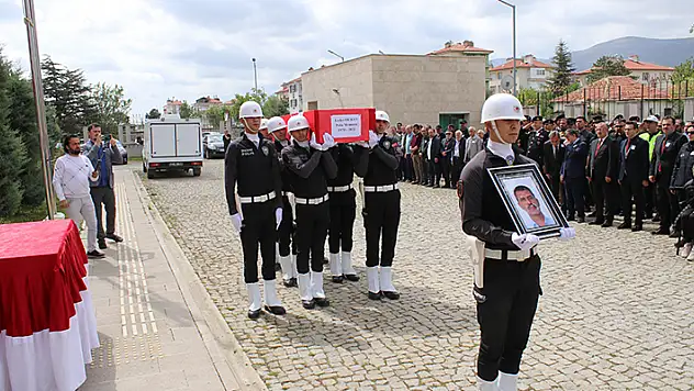 Akşehir'de polis memuru görevi başında vefat etti
