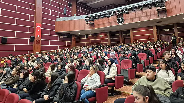 Akşehir'de Siber Farkındalık Seminerleri düzenlendi