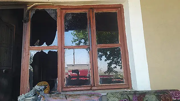 Akşehir'de yanan ev kullanılamaz hale geldi