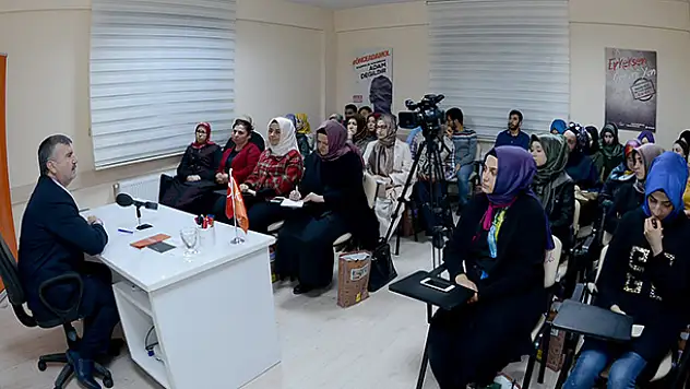 Akyürek, KADEM'in yönetici ve üyeleriyle bir araya geldi