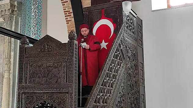 Alaaddin Camii Sultanlar Türbesi'nde sıra dışı gelenek
