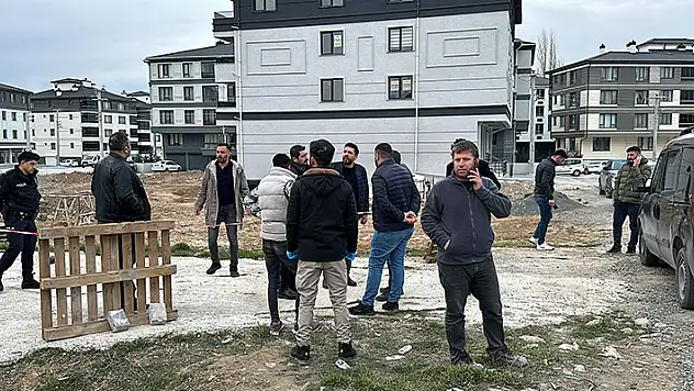 Alacak-verecek kavgasında tabanca ile birbirlerini yaraladılar
