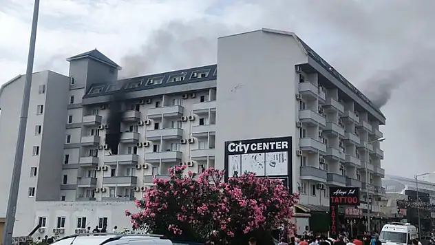 Alanya'da otel lojmanında yangın: 9 kişi dumandan etkilendi
