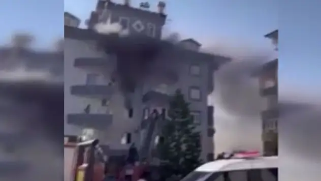 Alanya'da 5 katlı binada korkutan yangın