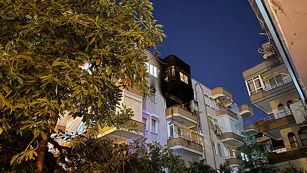 Alanya'da 5 katlı binada yangın: 1 kişi hayatını kaybetti