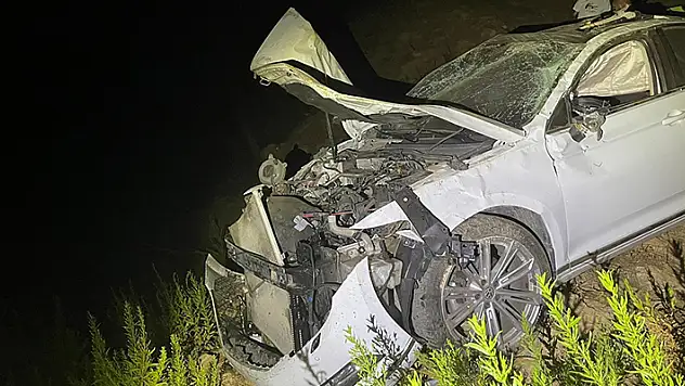 Alanya'da ehliyetsiz çocuğun kullandığı otomobil uçuruma yuvarlandı: 2 yaralı
